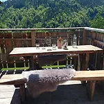 アパート In Near Wolfsklamm River シュタンス