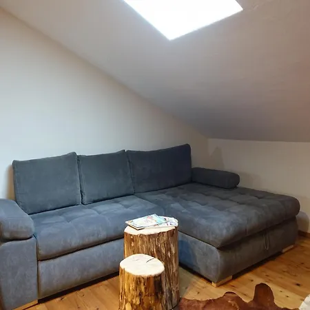 アパート In Near Wolfsklamm River