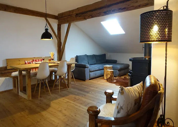 アパート In Near Wolfsklamm River *