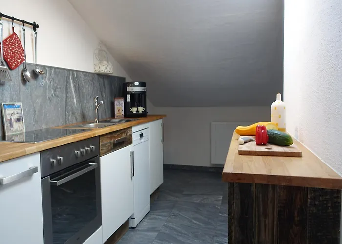 In Near Wolfsklamm River アパート